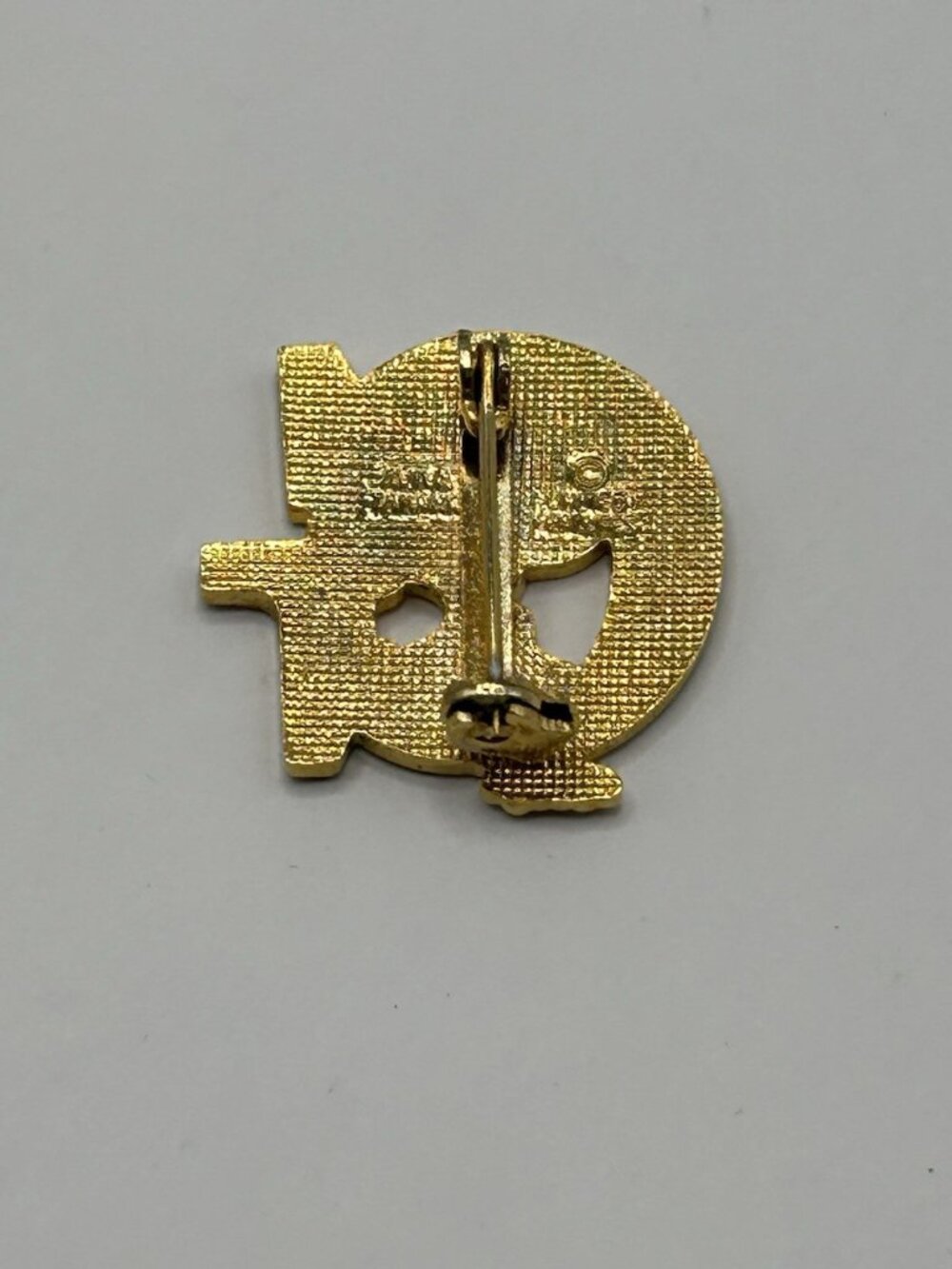 Vintage Snoopy Pin by Aviva Initial "G" Red Color Enameled Charlie Brown Dog Fun - Picture 10 of 13